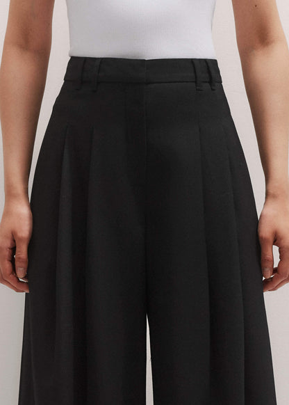 Black Wide-Leg Pleat Pant | ME+EM