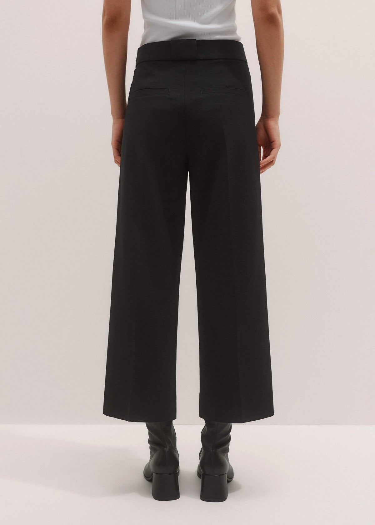 Black Straight Crop Pant | ME+EM