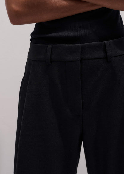 Black Clever Tapered Pant | ME+EM