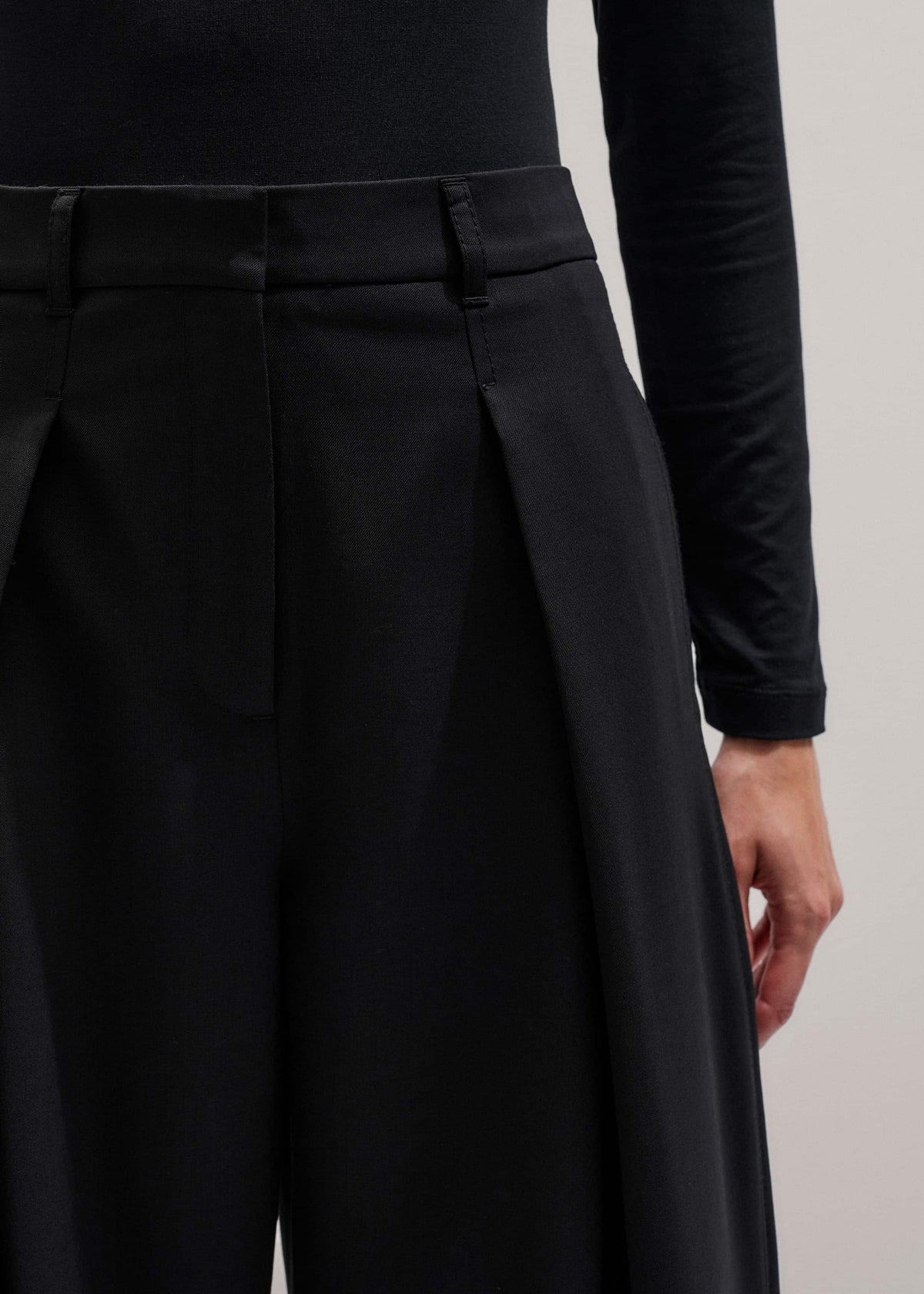 Black Wool Exaggerated Tapered Pleat Pant | ME+EM