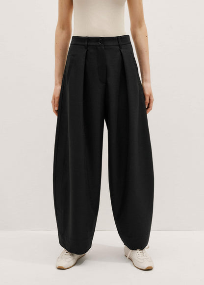 Black Barrel Leg Pant | ME+EM