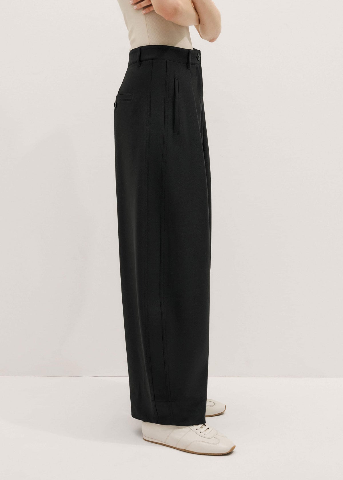 Black Barrel Leg Pant | ME+EM