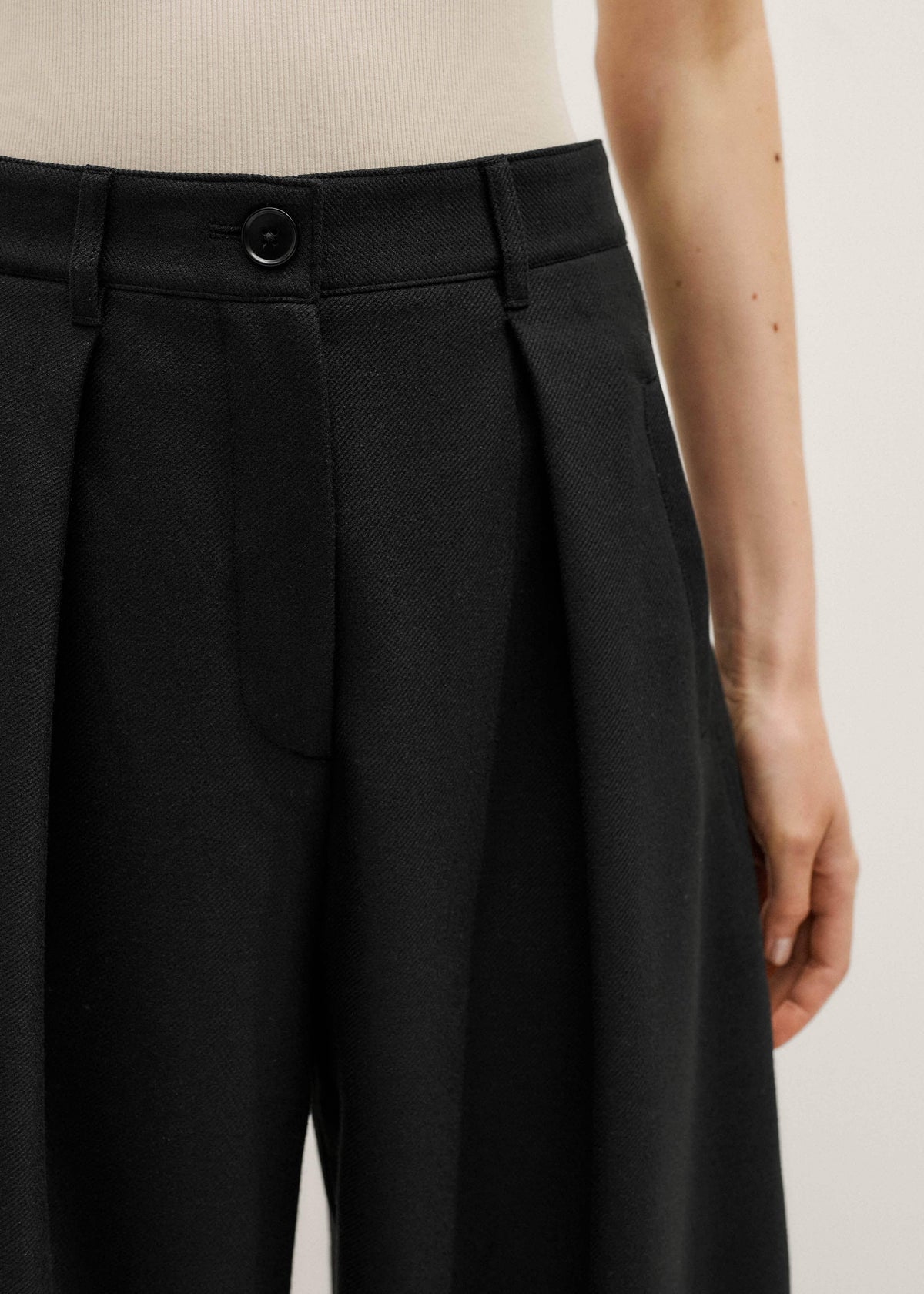 Black Barrel Leg Pant | ME+EM