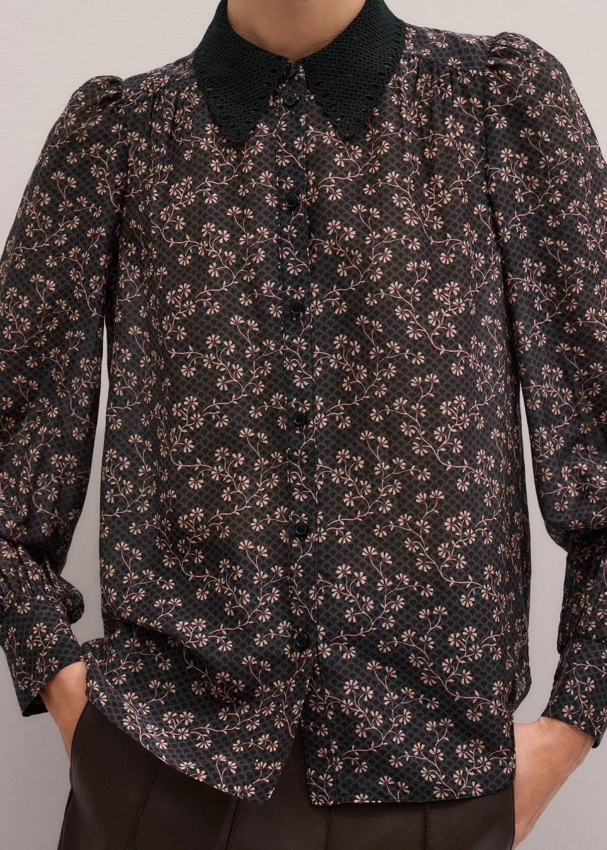Black Scallop Daisy Print Feature Collar Blouse | ME+EM