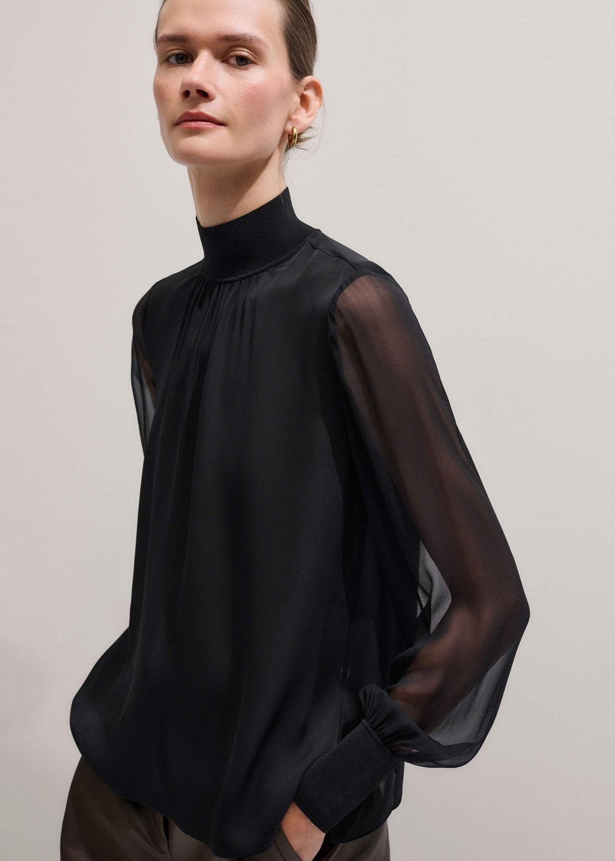 Black Silk Chic Rib Straight Blouse | ME+EM