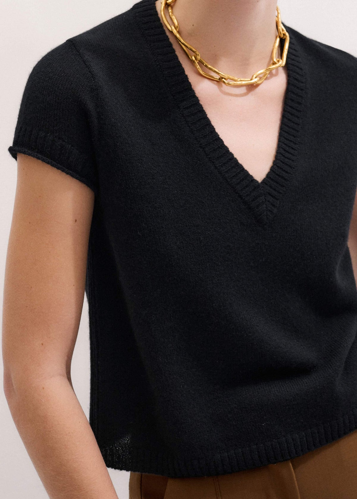Black Cashmere V-Neck Shrunken Baby Tee | ME+EM