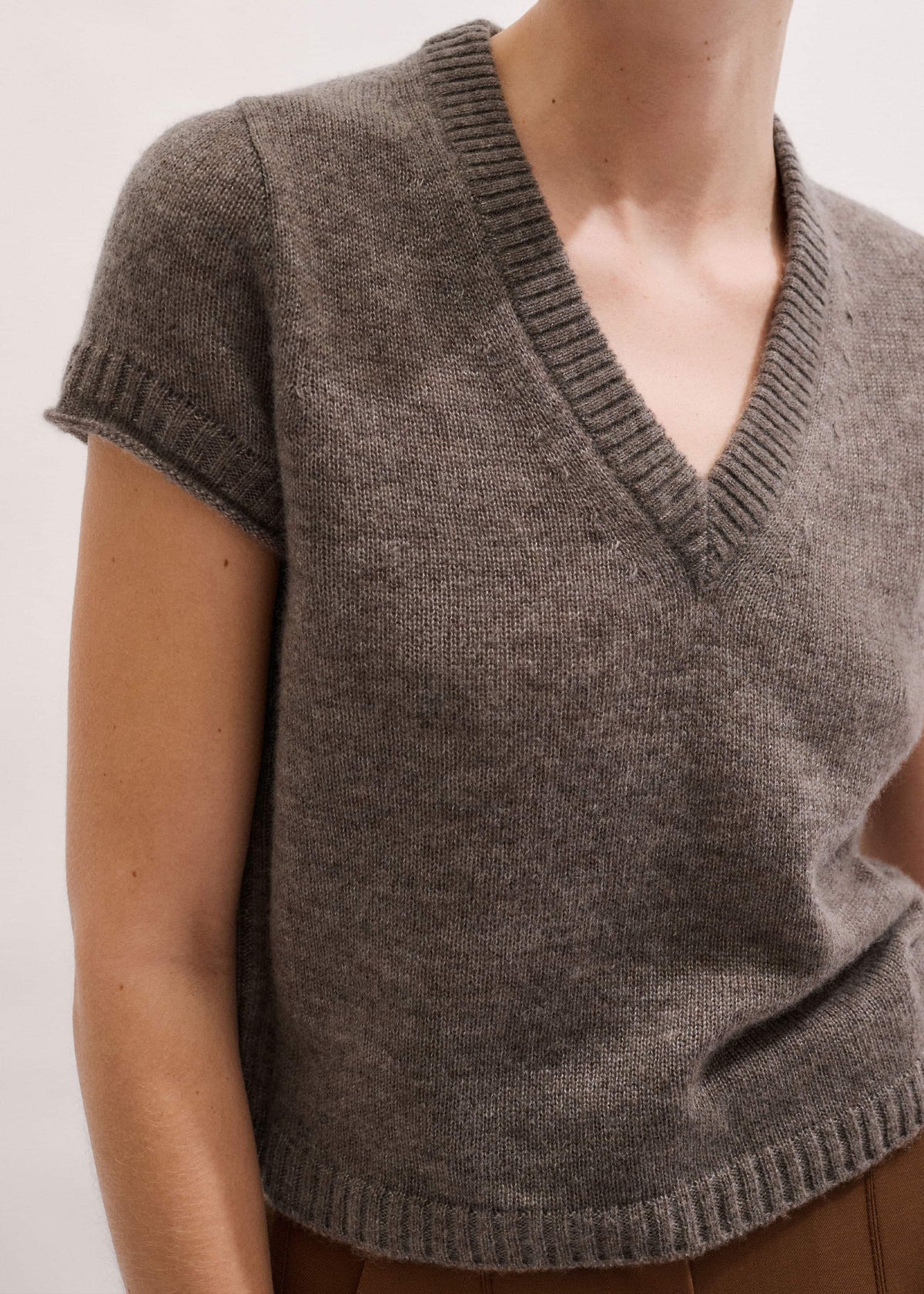 Hazelnut Merino Cashmere Silk V-Neck Baby Tee | ME+EM