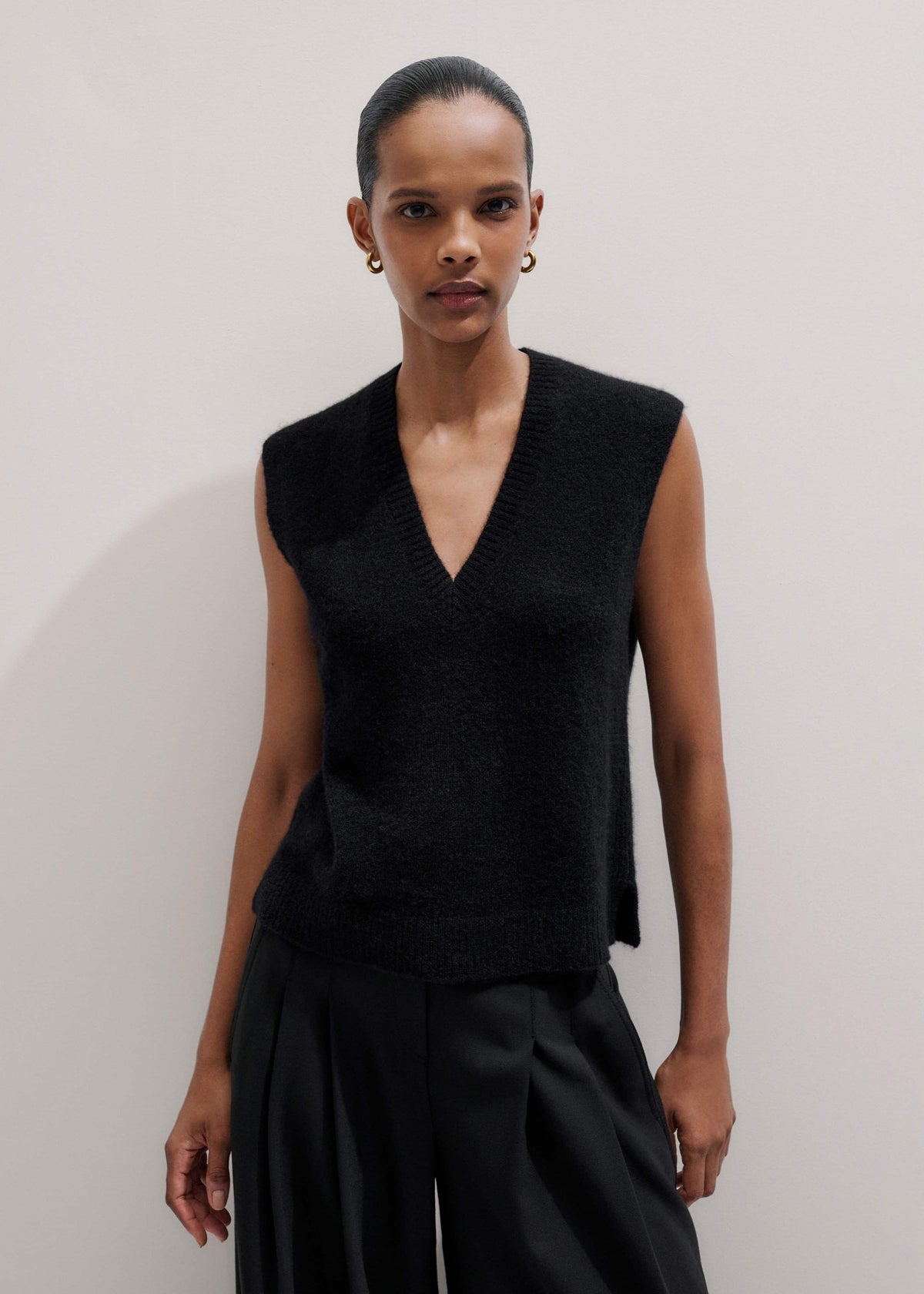 Black V-Neck Straight Knit Vest | ME+EM